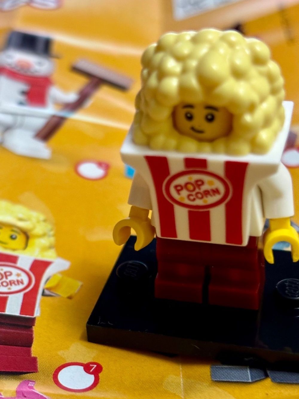 LEGO Minifigure" Popcorn Costume" Series 23 with Stand, Accessories & Pamphlet.